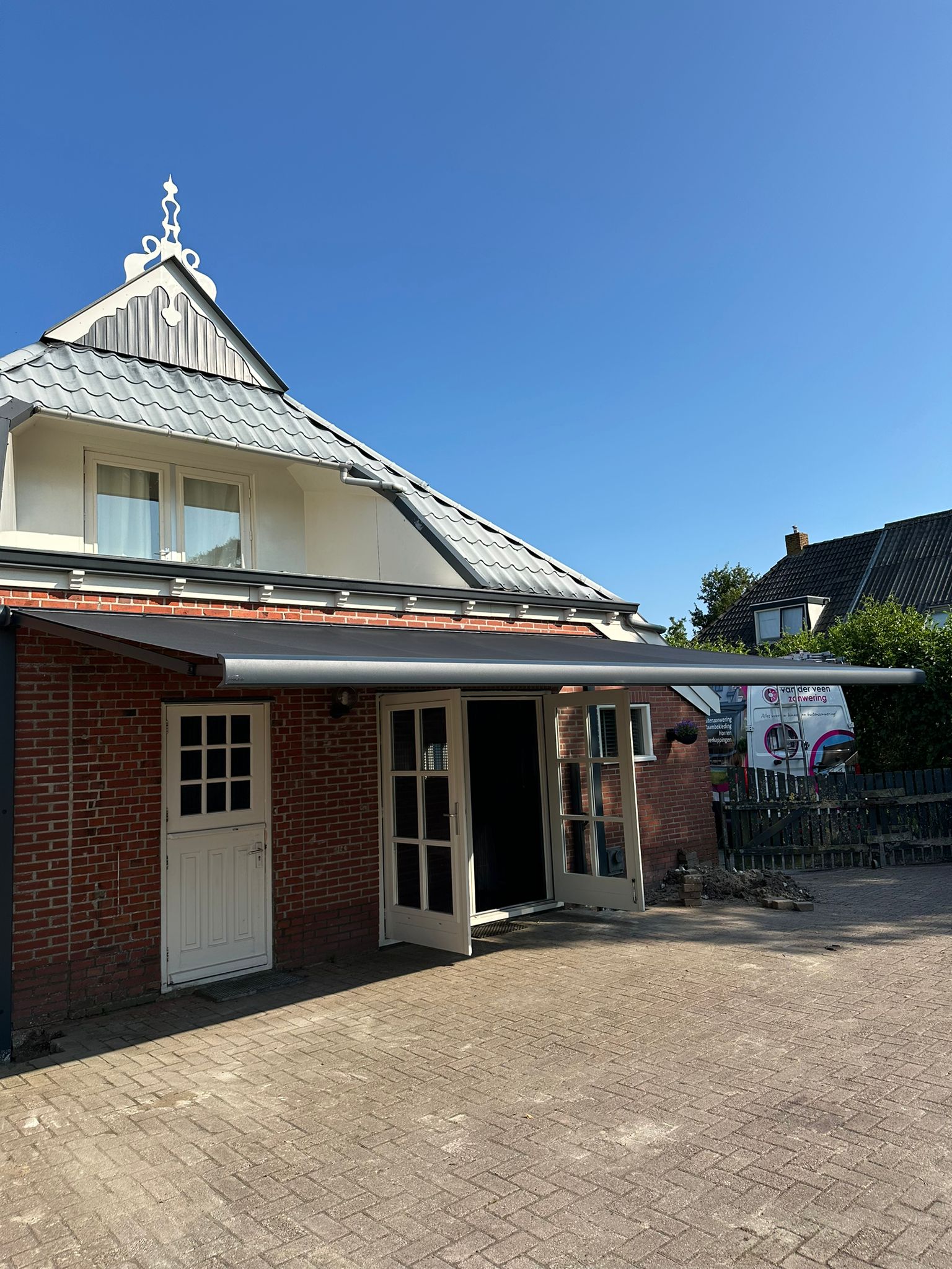 Montage-terraszonnescherm-friesland-PHOTO-2024-08-02-19-32-14