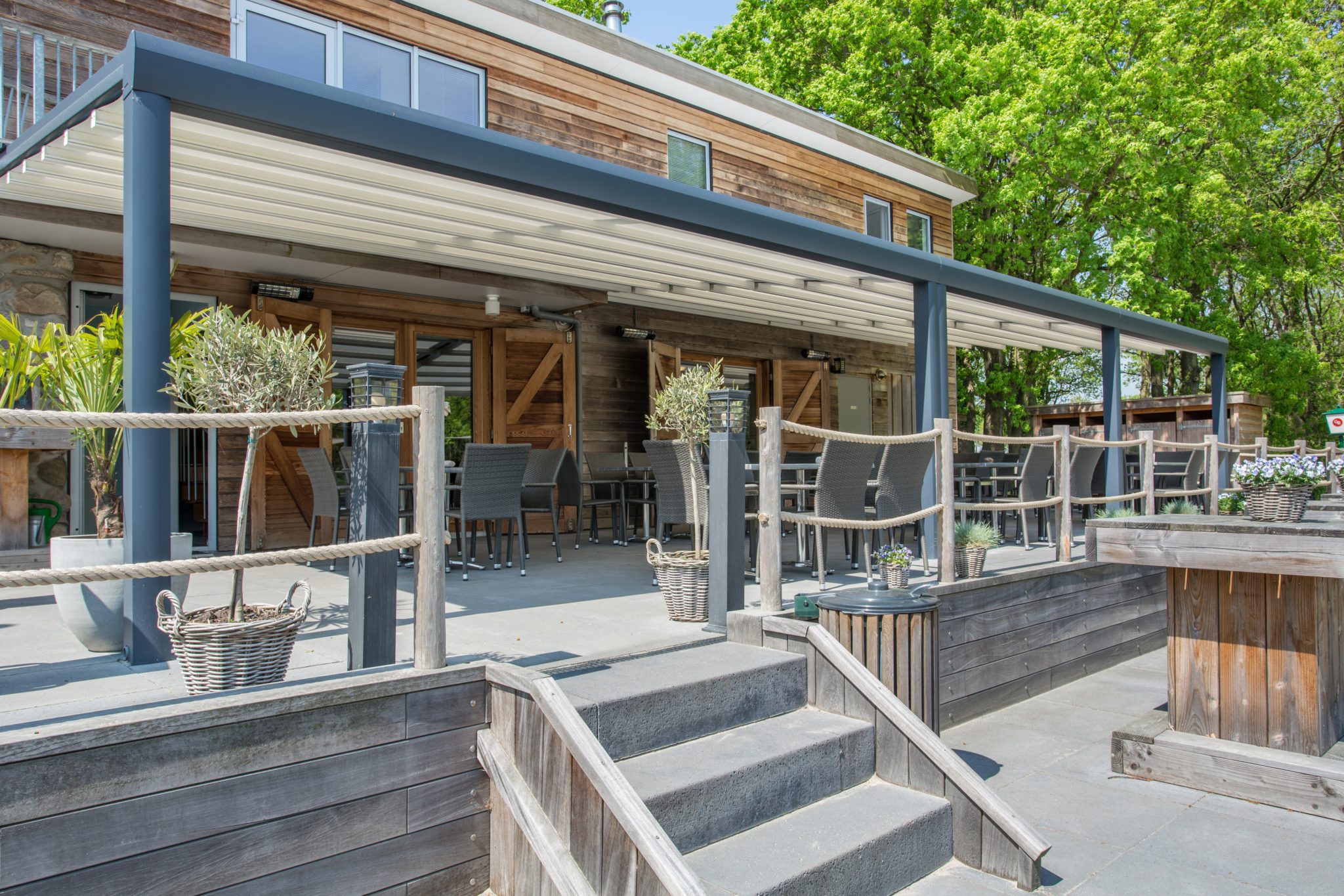 Horecazonwering-zonwering-van-der-veen