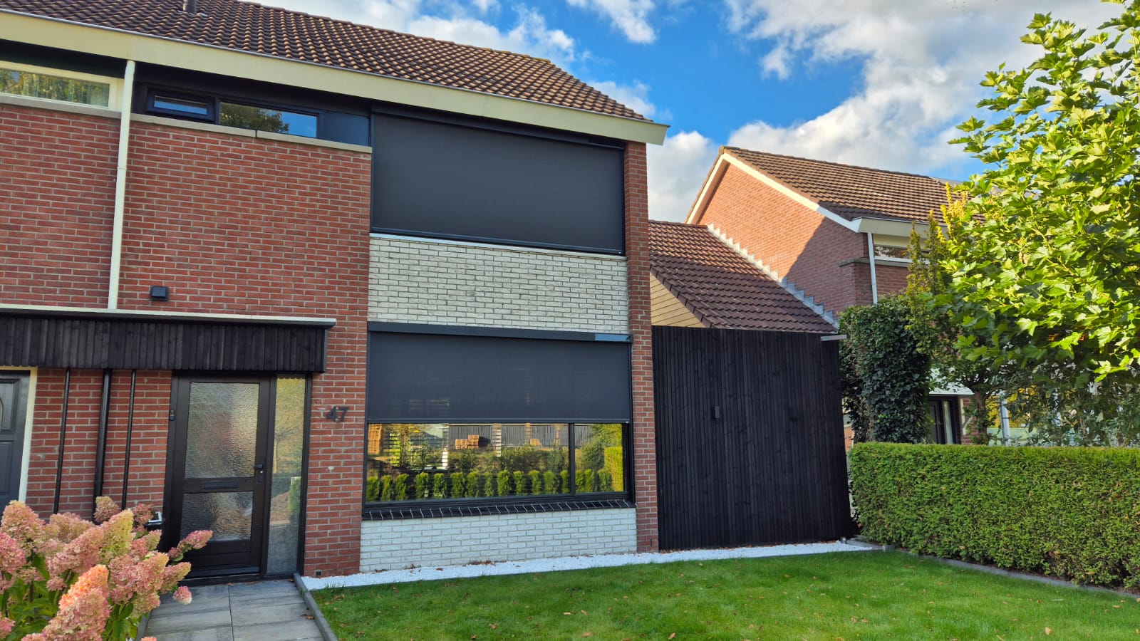 Roma-Zipscreens-met-Somfy-Solar-in-Surhuisterveen-PHOTO-2024-10-04-17-27-28