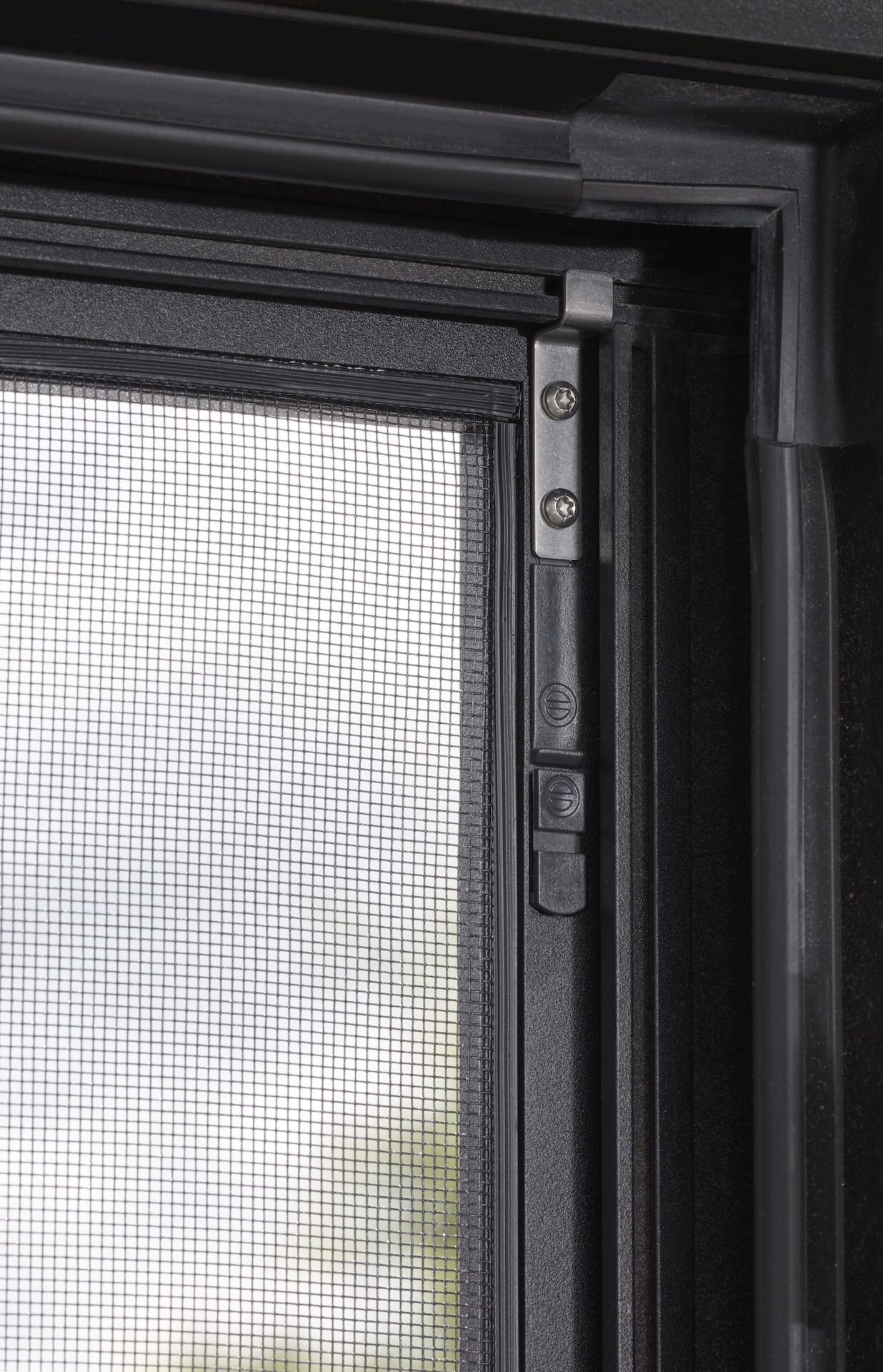 Zonwering-van-der-veen-klemhorren-1