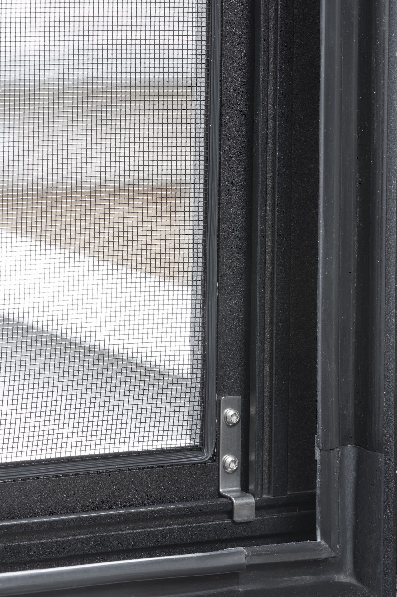 Zonwering-van-der-veen-klemhorren-3